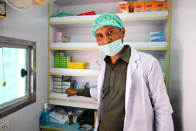 Dispenser-Arjun-ready-to-provide-patients-with-precribed-medicines-free-of-cost