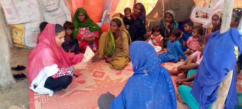 Lady-Health-Worker-sharing-awareness-raising-information-on-preventive-diseases-and-hygiene-practices