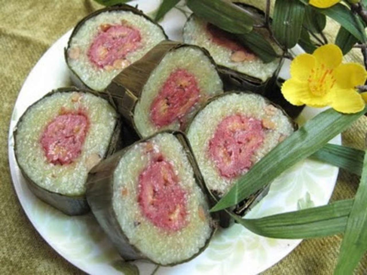 Khoeun’s Sticky Rice Cakes with Banana Filling | CWS